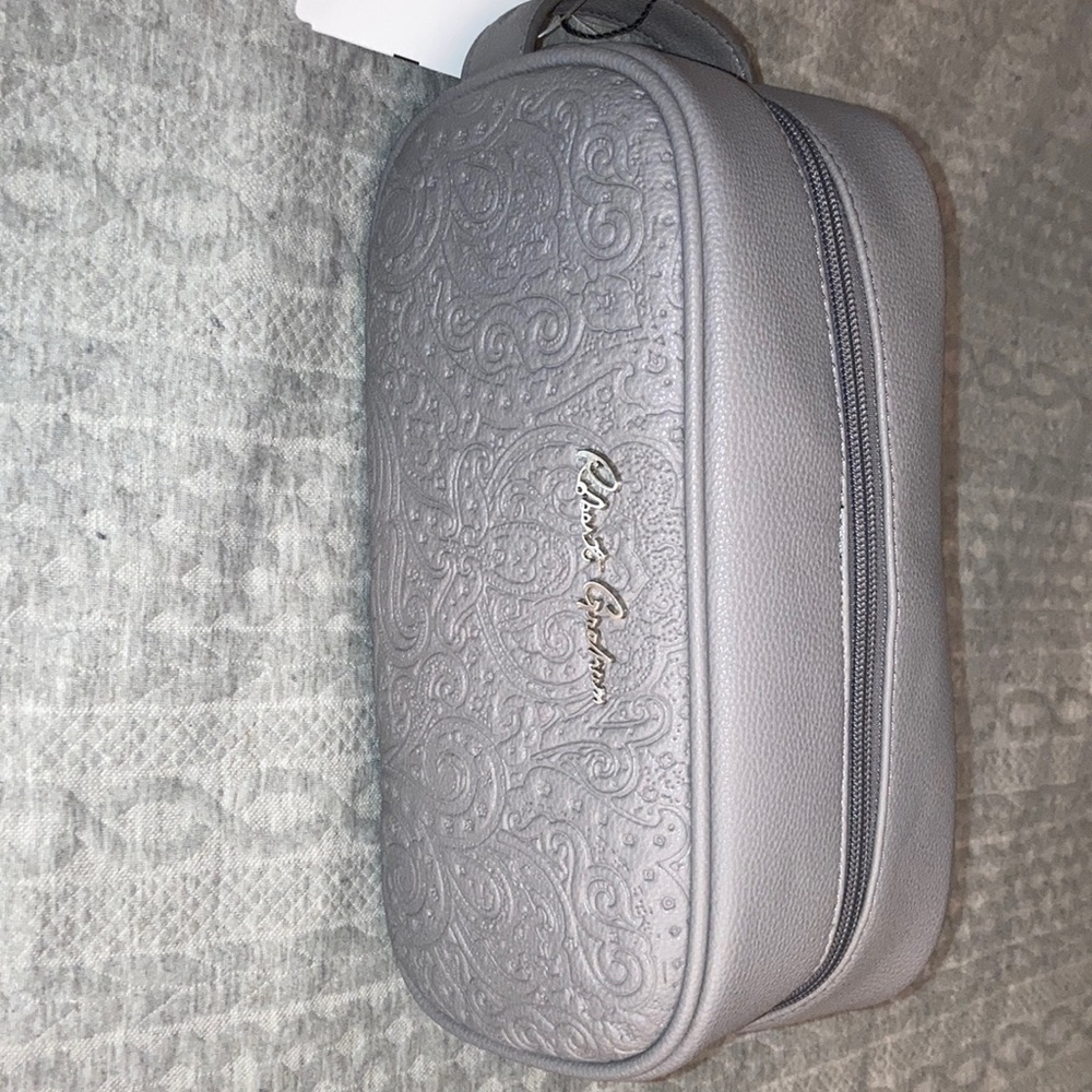 New Robert Graham Traveling Case